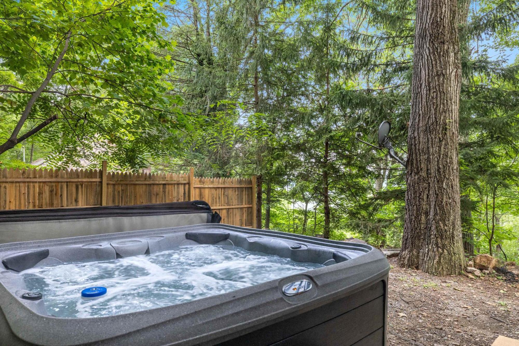 Modern Mountain Cottage W Hot Tub, Fire Pit, Wifi Inwood Exterior photo